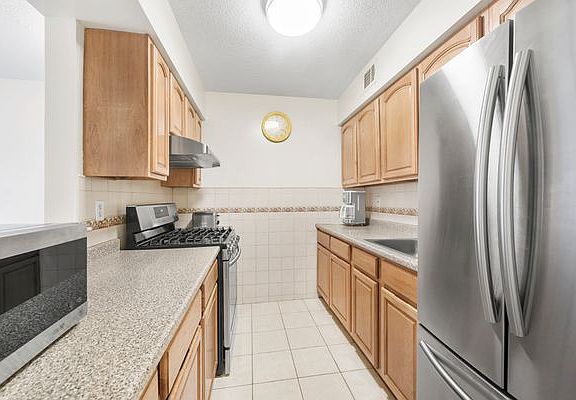 5th image of 52 E 120th St Fl 2