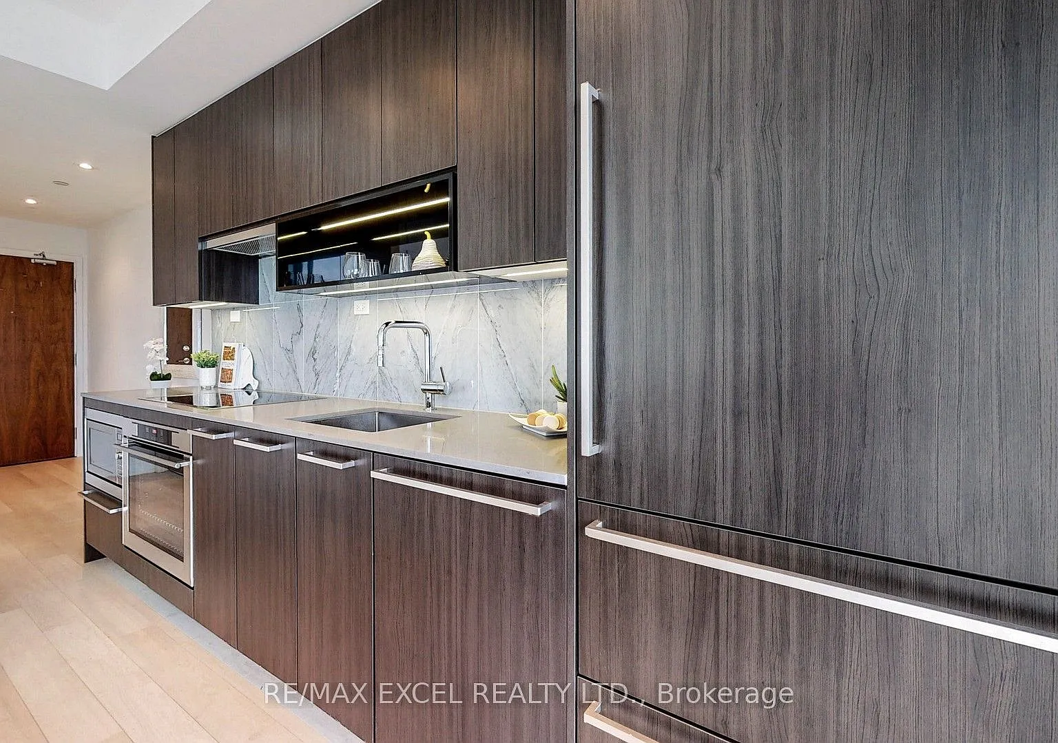 Omega on the Park Condo — Photo 2