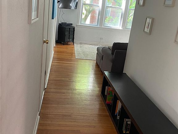 3rd image of 1218 W Wrightwood Ave #1