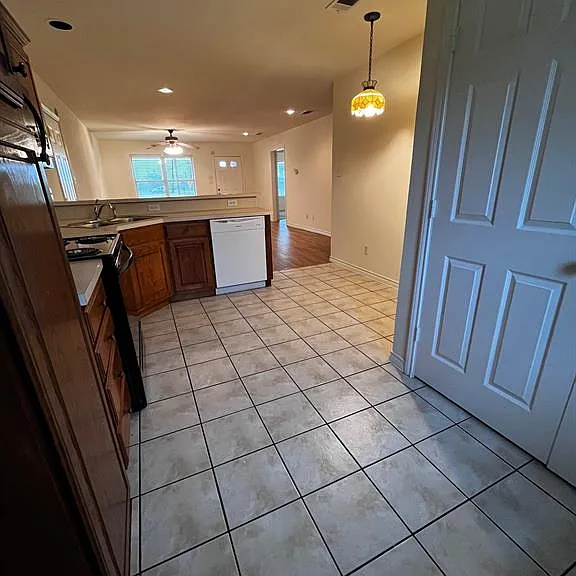 315 College Ave — Photo 20