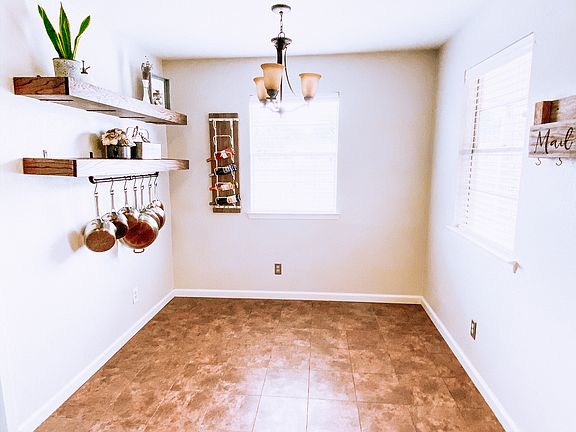 5th image of 3853 Honeysuckle Ln