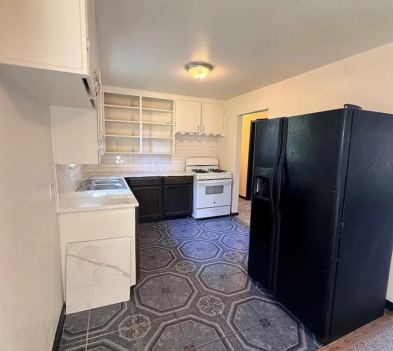 4 bed, 1190 sqft, $1,250 — Photo 2