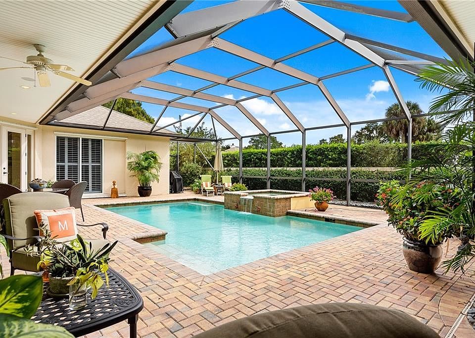 1st image of 240 Oak Hammock Cir SW