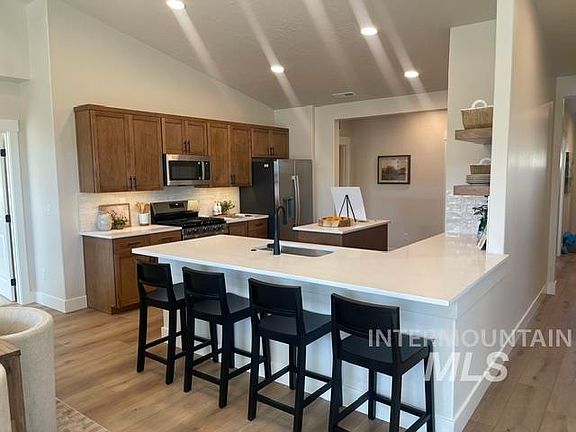 4th image of 2035 Sumac Avenue Block 2 Lot 9