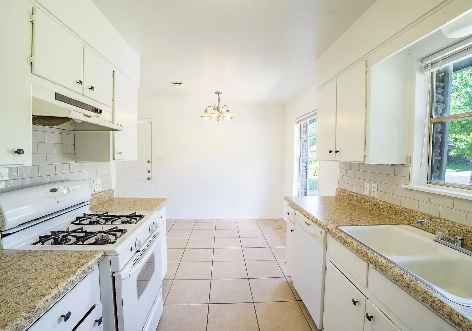 Charming 3-bedroom, 2-bathroom home located in a peaceful cul-du-sac in a great Austin location! — Photo 3