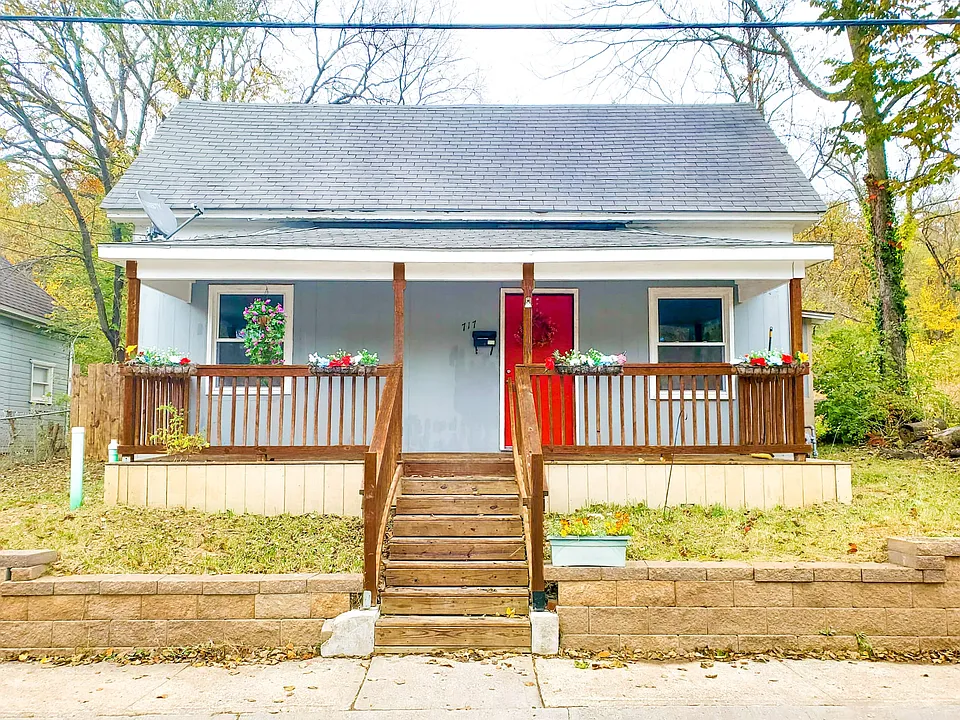 717 N Main St