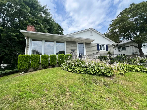 51 Dow Street, New London, CT 06320
