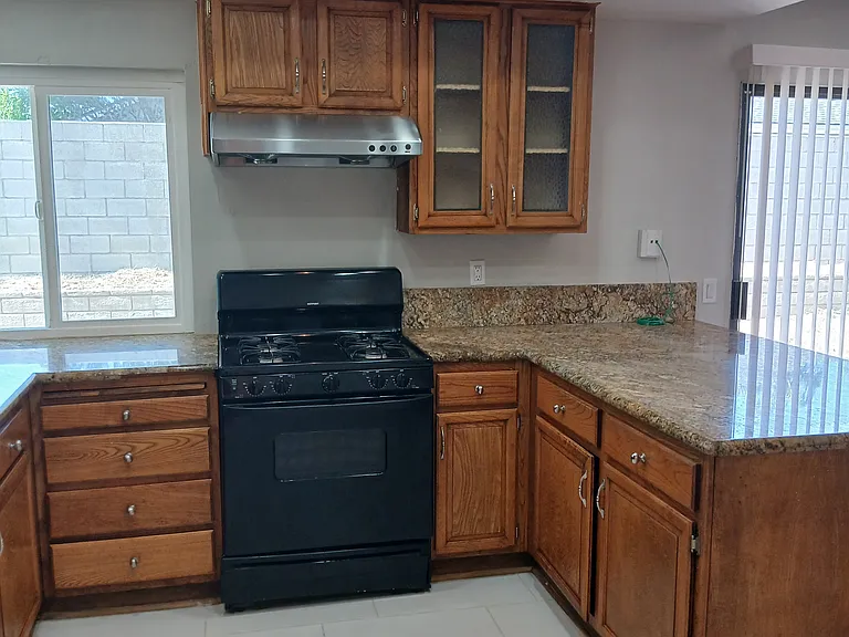 378 E Mariana St — Photo 7