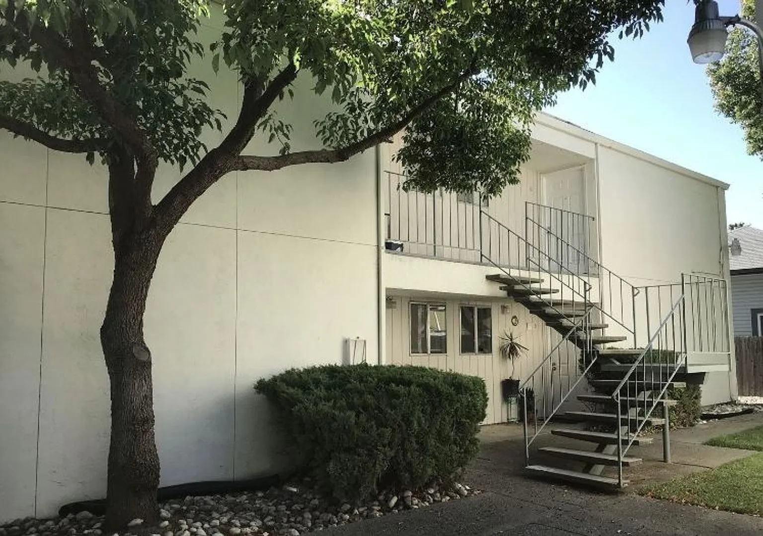 512 Elizabeth Street — Photo 2