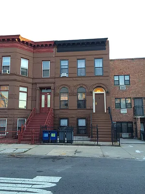 Rented by Prime Square Realty | media 20