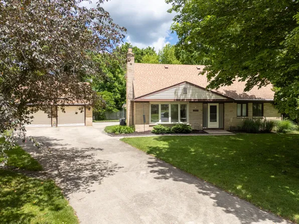 2121 Lakewood Dr, Kalamazoo, MI 49048