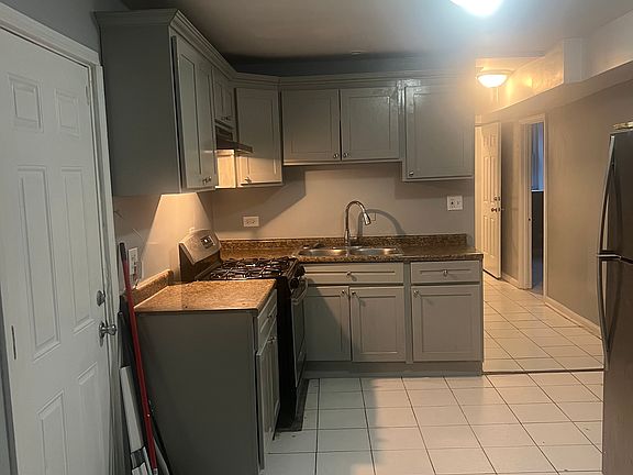 2nd image of 4121 W Arthington St #B