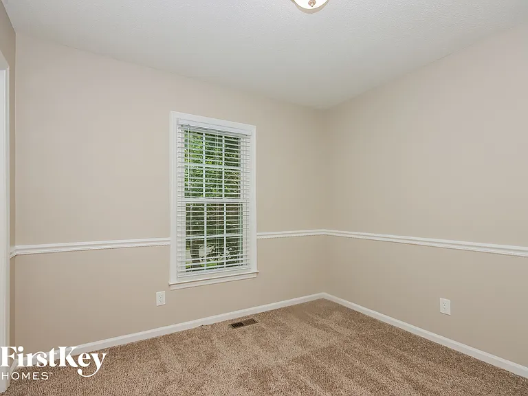 4440 Huntington Dr — Photo 11