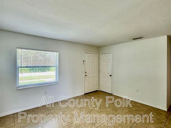 4th image of 2415 S Crystal Lake Dr