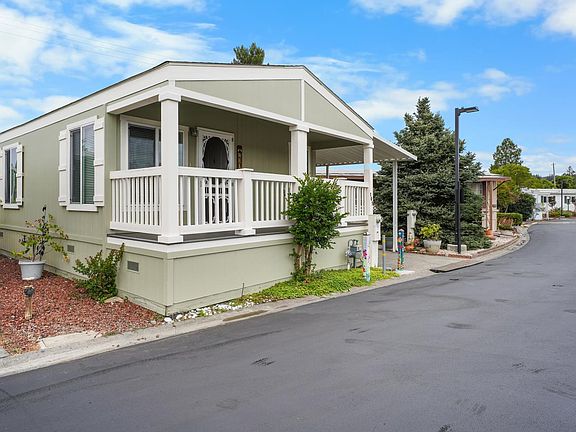 3rd image of 105 Redwing Drive