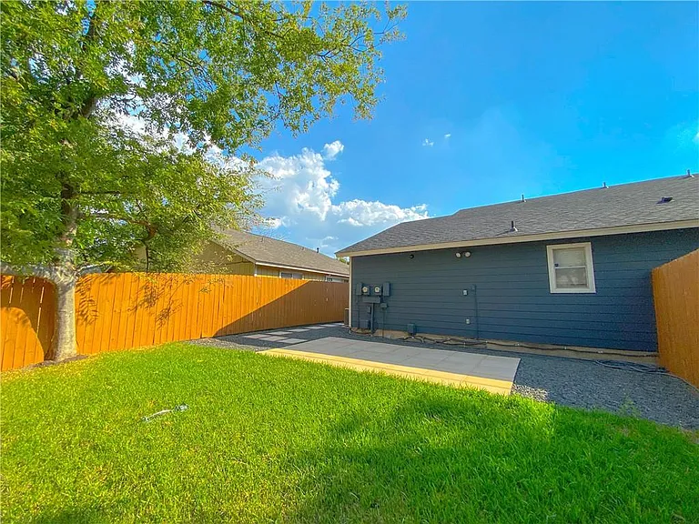 11908 Sunhillow Bnd #B — Photo 24