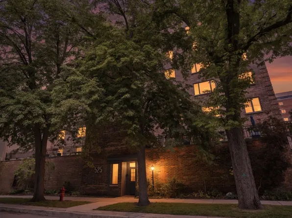 525 Grove St APT 2D, Evanston, IL 60201
