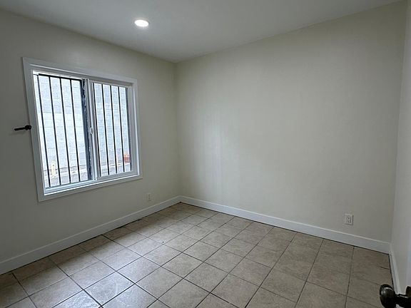 4th image of 432 N Poplar Ave