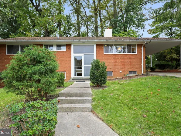 6048 Rossmore Dr, Bethesda, MD 20814