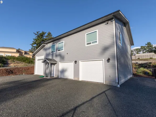 788 Patrick Ave, Coos Bay, OR 97420