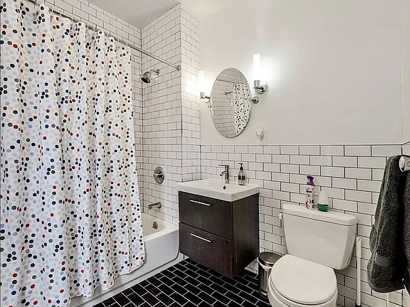 5th image of 241 E 73rd St APT 2C