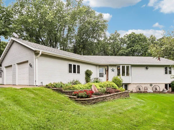 W7096 Oak Ridge Ct, Poynette, WI 53955