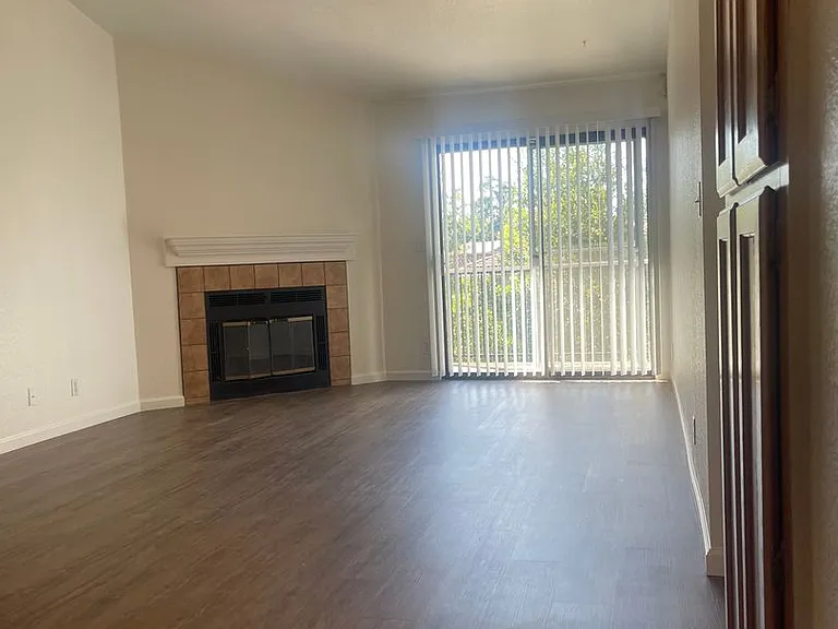 720 Sunrise Ave — Photo 3