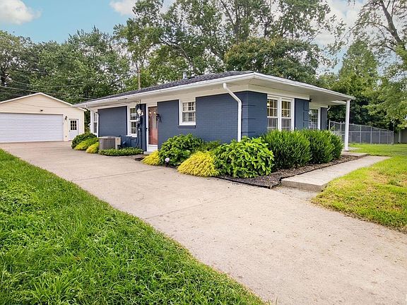 3rd image of 836 Stewart Ave
