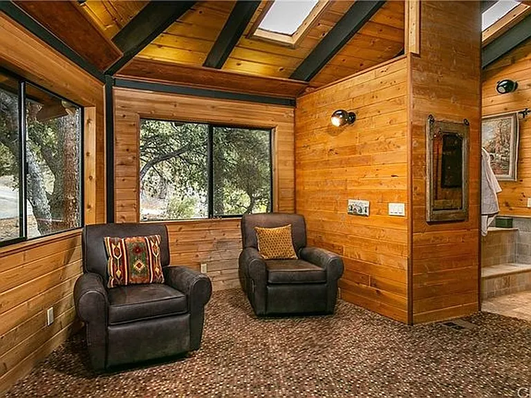 1708 Woodland Dr — Photo 7