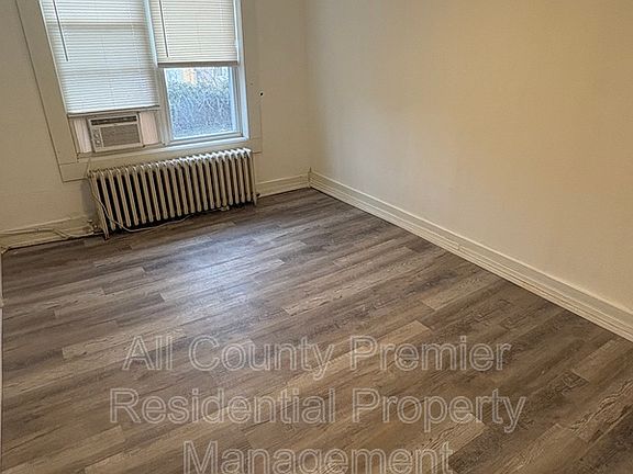 5th image of 319 Hobart Ave Unit 321B