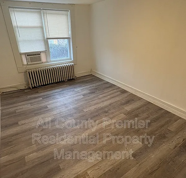 319 Hobart Ave #321B — Photo 5