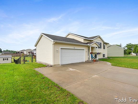2nd image of 526 Clearwood Dr SE