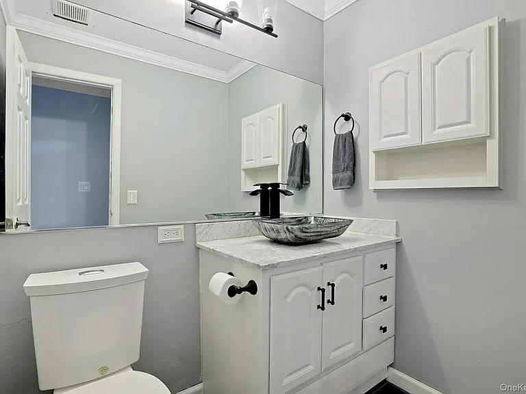 121 Coachlight Sq — Photo 12