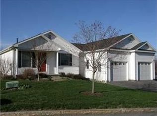 2 Calman Pl, Canandaigua, NY 14424