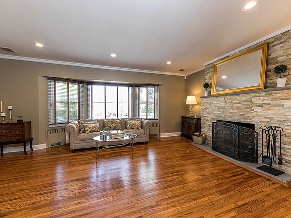 4th image of 2650 Cornwell Pl