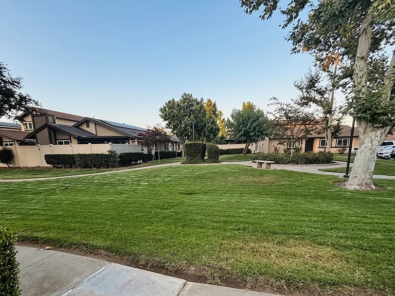 9543 Cottonwood Ave #C — Photo 22