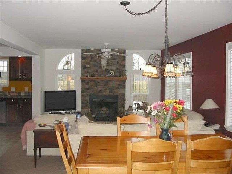 4th image of 422 BROWNVILLE Road