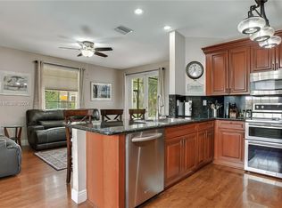 15813 SW 99th St, Miami, FL 33196