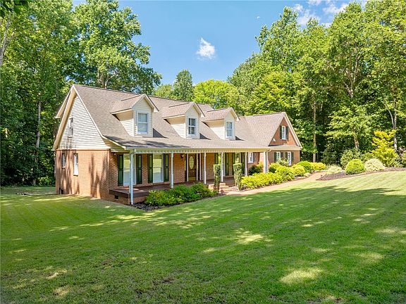 3rd image of 208 Cedar Dale Dr