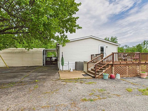 5th image of 18 Winter Oak Dr
