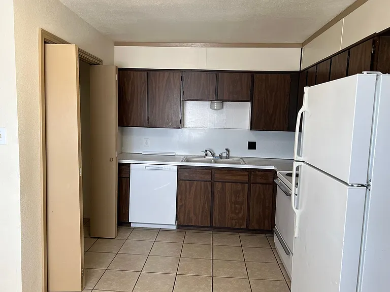 1222 W Date St — Photo 3