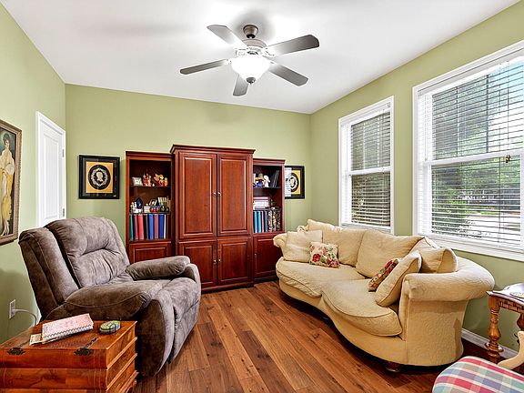 4th image of 201 Towne Square Park Unit 1106