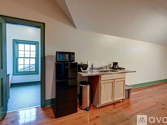 3rd image of 618 Canal Blvd #2