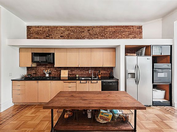 5th image of 157 W 91st St Unit Townhouse