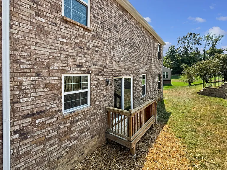 624 Stonebridge Ln — Photo 3