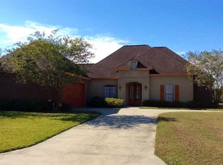 12377 Oak Alley Dr, Geismar, LA 70734