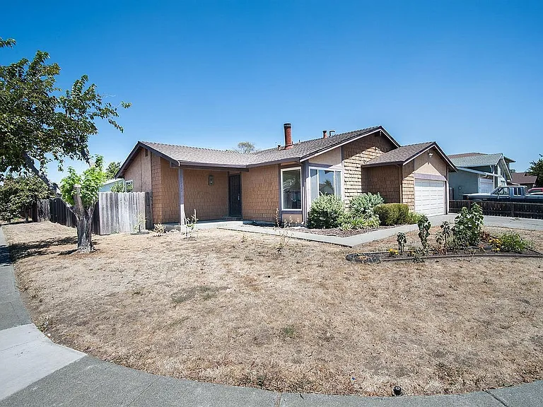 1208 Pheasant Dr — Photo 1