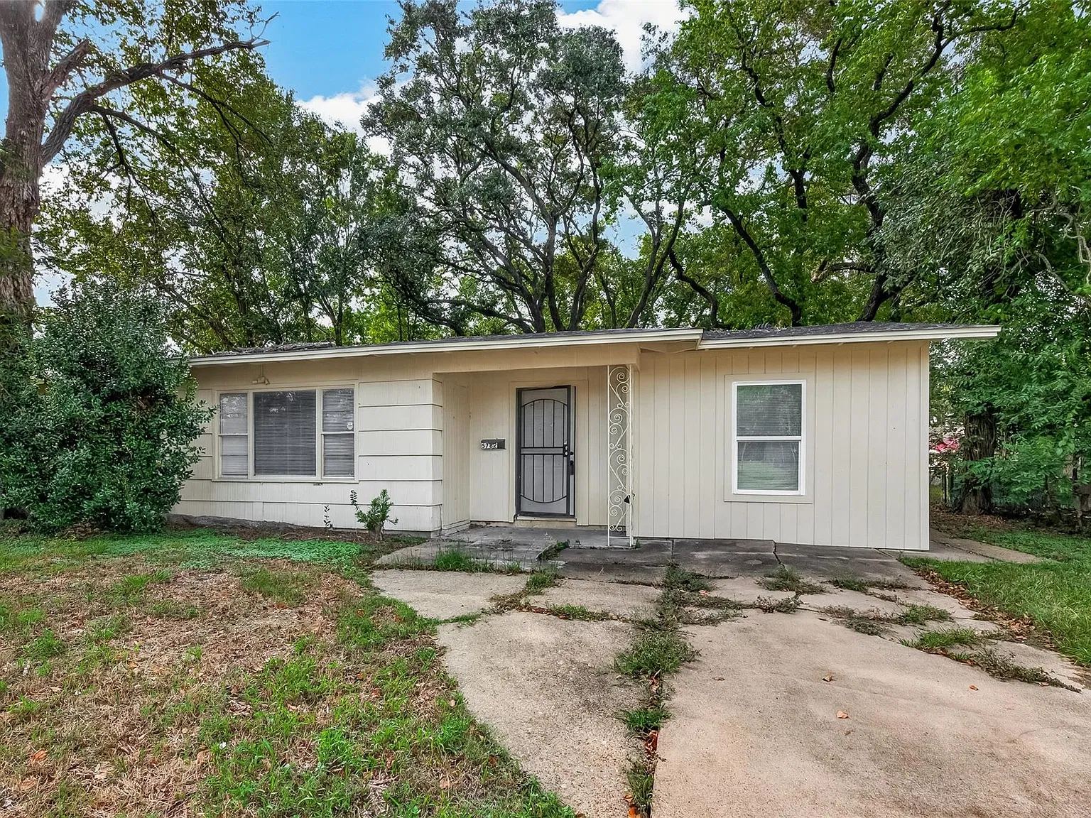4 bed, 1.0 bath, 1156 sqft, $1,500 — Photo 2
