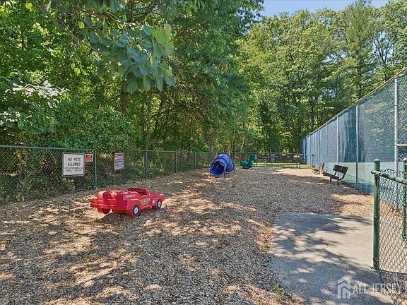 3rd image of 816 Cricket Ln