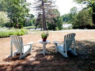 112 Paw Paw Lake Dr, Chagrin Falls, OH 44022
